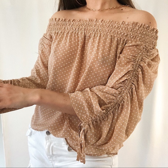 Season’s label Tops - Off Shoulder Polka Dots Top